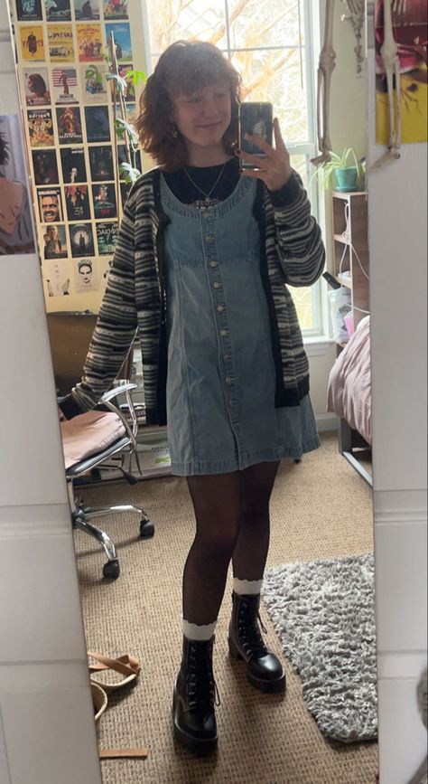 Comfy Nerdy Outfits, Overall Dress Aesthetic, Granny Core Outfits, Artistic Outfits Aesthetic, Hipster Fall Outfits, Aesthetic Teacher Outfit, Overall Dress Outfit Winter, Colorful Teacher Outfits, Overalls Dress Outfit