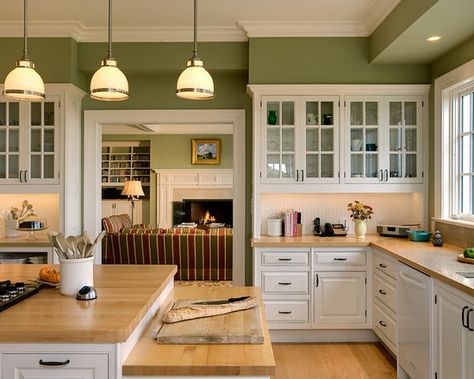 White cabinets with butcher block countertops Beautiful Lamps, Kitchen Beautiful, Kitchen New York, Kabinet Dapur, Green Kitchen Cabinets, Beautiful Kitchen Designs, French Country Kitchen, Green Walls, Kitchen Decorating