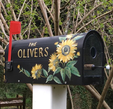 Painted Mailboxes Diy, Mailbox Birdhouse Ideas, Painted Mailboxes Ideas, Mailbox Ideas Painted, Cute Mailbox Ideas Paint, Fun Mailbox Ideas, Painting Mailbox Ideas, Painted Mailbox Ideas Diy, Mailbox Painting Ideas