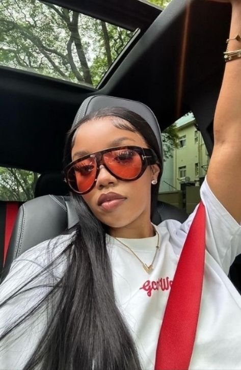 Sleek Long Hair, Recreate Pictures, 2025 Aesthetic, Car Selfie, Stylish Car, Dressy Casual Outfits, Sunglasses Women Oversized, Rich Girl Lifestyle, Effortlessly Chic Outfits