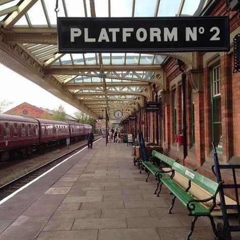 Vintage Railway Station, Vintage Train Station, Train Vintage, Train Station Architecture, Train Platform, 달력 디자인, Old Train Station, Train Theme, Train Depot