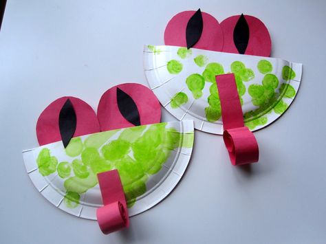 frog crafts and books Rainforest Crafts, Paper Plate Animals, Frog Crafts, Daycare Crafts, Paper Plate Crafts, Plate Crafts, Tree Frog, Classroom Crafts, Childrens Crafts