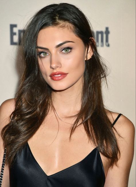 Phoebe Tonkin Phoebe Tonkin, Dark Haired Actresses, Perfect Nose, Hayley Marshall, Winter Typ, Tv Presenter, Brown Hair Brown Eyes, Nose Job, Brown Blonde Hair