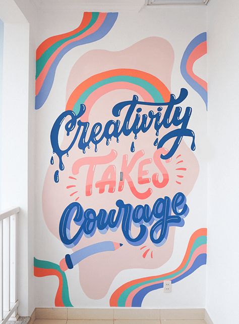 Hand Lettering Mural made by Rebeca Cyrineu for Domestika. Abstract Mural Art, Outdoor Mural, Wonder Wall, Mural Inspiration, Office Mural, Mural Art Design, Baking School, Creative Wall Painting, Diy Wall Painting