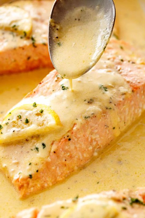 Salmon Sauce Recipes, Salmon With Cream Sauce, Butter Cream Sauce, Baked Salmon Lemon, Lemon Butter Salmon, Lemon Cream Sauces, Resep Seafood, Sauce For Salmon, Butter Salmon