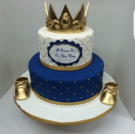 Prince Prince Cake Ideas, Royal Birthday Cake, Royal Prince Cake, Royal Baby Shower Theme, Prince Baby Shower Cake, Torturi Baby Shower, Royalty Baby Shower, Prince Birthday Theme