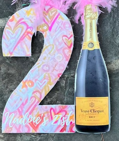 21 Necklace Sign, How To Make 21st Birthday Sign, Colorful 21st Birthday Party, 21st Birthday Necklace Sign, Themes For 21st Birthday Party, 21st Bday Signs, 21 Sign Birthday, 21st Sign Ideas, 21 Bday Sign