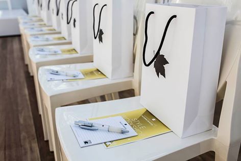 Фото Custom Printed Bags and Boxes (Australia). Branded Paper Bags, Goodie Bag Ideas, Gift Bag Ideas, Corporate Events Decoration, Corporate Event Design, Print On Paper Bags, Corporate Event Planning, Event Planning Tips, Custom Printed Boxes