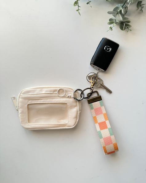 Wallet With Keychain, Tote Bag Diy Pattern, Small Keychain, Lanyard Wallet, Wallet Keychain, Mesh Pouch, Everything I Am, Keychain Lanyard, Wrist Lanyard