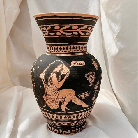 Ancient Greek Vase Art, Greek Ceramics Pottery, Greek Vase Art, Vase Sgraffito, Ceramics House, Greek Pots, Ancient Greek Vase, Painted Objects, Vases Art