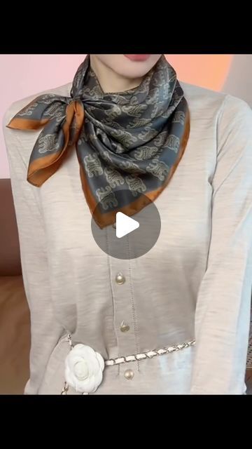 How To Use Scarf Style Outfit, How To Wear Bandana, Fashion Mistakes Woman, Iron Maiden T Shirt, Scarf Wearing Styles, Ways To Tie Scarves, Scarf Knots, Ways To Wear A Scarf, Scarf Outfit