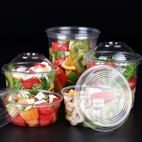 Fresh Food Packaging, Salad Packaging, Salad Shop, Graduation Desserts, Bistro Food, Fruit Packaging, Boxes Packaging, Fruit Cups, Food Packaging Design