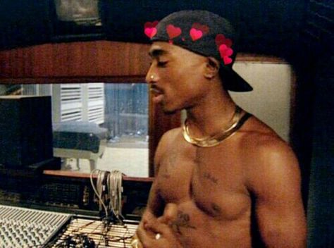 Tupac Photos, 90s Rappers Aesthetic, 90s Rappers, Robin Scherbatsky, Tupac Wallpaper, Tupac Pictures, Seth Macfarlane, 90s Rap, All Eyez On Me