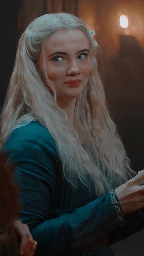 Freya Allan Ciri, Ciri Witcher, Geralt And Ciri, Freya Allan, Visenya Targaryen, Witcher Wallpaper, Witcher Art, The Way He Looks, Disney Descendants