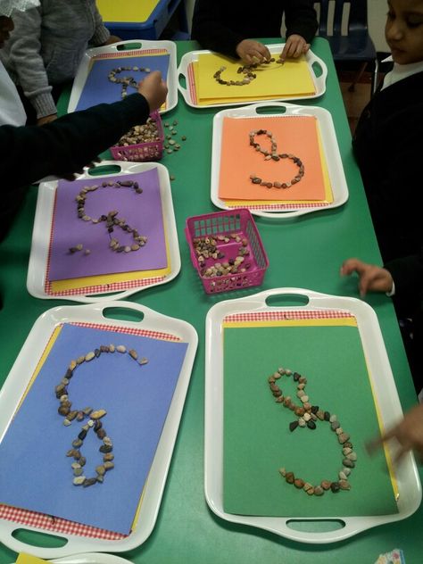 Arabic letter tray activities Arabic Activity Preschool, Islamic Kindergarten Activities, Hijaiyyah Activity, Hijaiyah Activity, Hijaiyah Activity For Kids, Arabic Activities For Kids, Arabic Activities, Alphabet Activities Kindergarten, Islamic Kids Activities