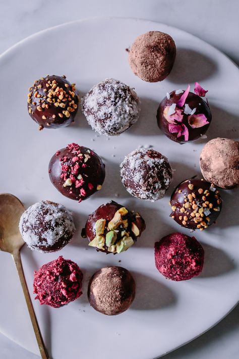 Adaptogen Coconut Cacao Bliss Balls - Local Milk Blog He Shou Wu, Dairy Free Protein, Dairy Free Cake, Plant Based Desserts, Dairy Milk Chocolate, Dark Chocolate Truffles, Raspberry Filling, Bliss Balls, Chocolate Powder