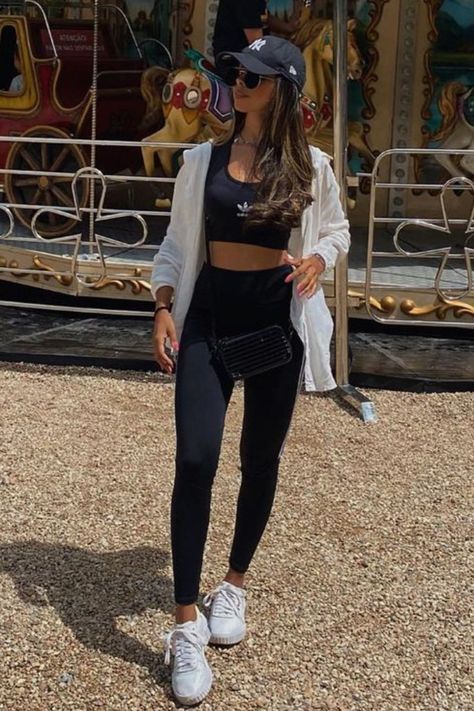 Sport Casual Outfit Women Summer, Usa Summer Outfits, Sport Style Outfits Women, Outfit Fitness Mujer, Outfit Sport Mujer, Summer Athleisure Outfits 2024, Disney Casual Outfits, Outfit Para Disney, Looks Disney Park