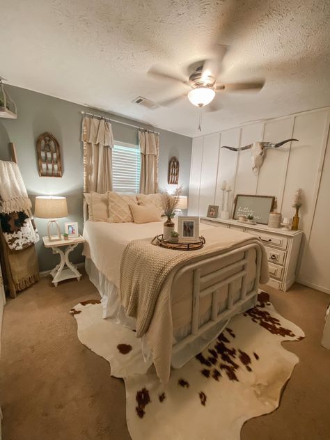 Country Girl Rooms, Cowgirl Bedroom, Western Bedrooms, Cowgirl Room, Country Bedroom Decor, Western Bedroom Decor, Western Rooms, Western Bedroom, Rustic Room