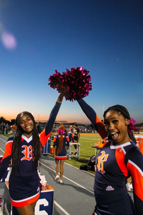 School Spirit Ideas Pep Rally, Cheer Couples, Cheerleading Aesthetic, Cheerleader Aesthetic, Cheerleading Picture Poses, Cheerleading Workouts, Cheer Aesthetic, Cheer Season, Black Cheerleaders