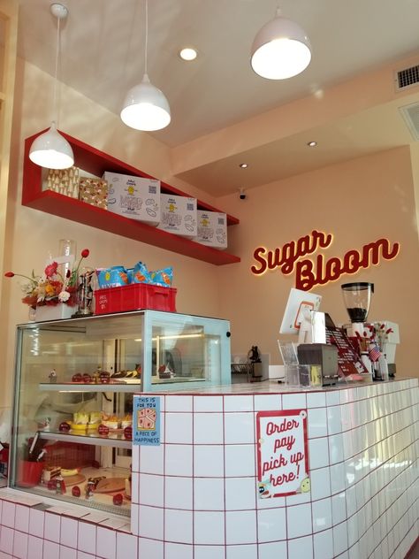 Cafe Kitchen Design Layout Coffee Shop, Funky Bakery Interior, Retro Bakery Design, Retro Bakery Interior, Retro Donut Shop, Retro Shop Interior, Retro Cafe Aesthetic, Snack Shop Design, Korea Cafe Design