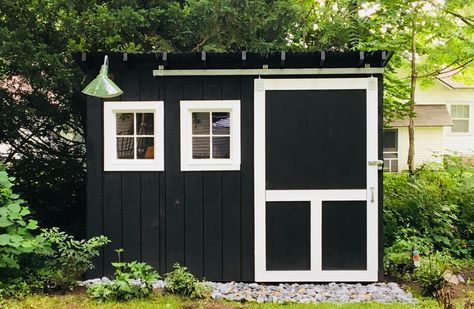 Black shed, white trim, tin roof. Black Shed With White Trim, Black Shed White Trim, White Shed Black Trim, Black And White Shed, Black Shed, Yard Sheds, Cute Chicken Coops, Shed Makeover, Black Chickens