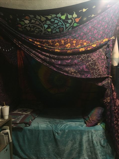 Draped Tapestry Ceiling, Tapestry Curtain Around Bed, Tapestry Canopy Bed, Bed In Corner Of Room Tapestry, Tapestries On Ceiling, Angled Ceiling Bedroom Ideas, Tapestry Bedroom Ceiling, Dark Feminine Aesthetic Bedroom, Tapestry On Ceiling Bedrooms