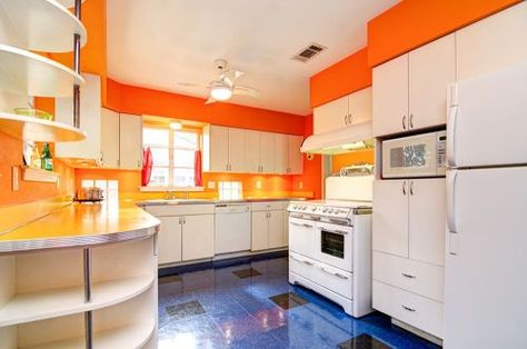 Retro Kitchen White Cabinets, Slab Cabinet Kitchen, Cabinet Painting Ideas, Slab Door Kitchen, Vintage Remodel, Orange Ideas, Kitchen Cabinet Painting, Citrus Kitchen, White Cupboards