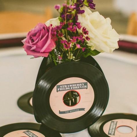 record centerpieces Music Centerpieces, Beatles Party, Music Themed Wedding, 70s Party, Music Party, Glamorous Wedding, Music Themed, Wedding Themes, Wedding Centerpieces