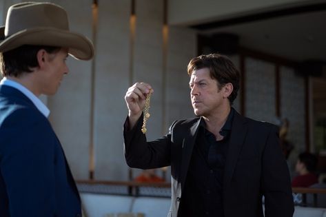 Almost Paradise: Christian Kane on Episode 8's musical mayhem Tv Behind The Scenes, Alex Walker, Almost Paradise, Keanu Reeves Interview, Luxury Resort Hotels, Billy Ray, Role Reversal, Christian Kane, One Of The Guys