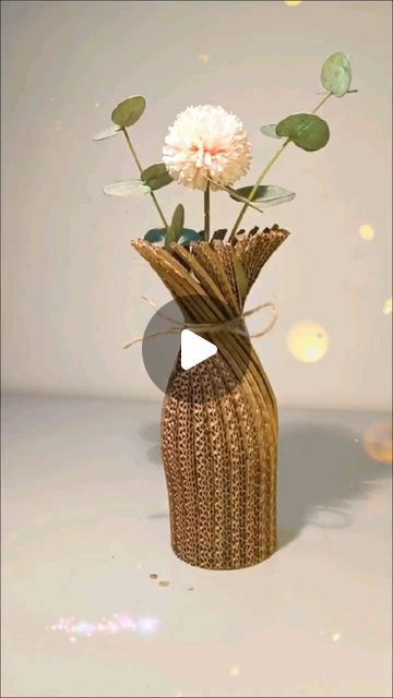 Old Cupboard, Flower Vase Crafts, Paper Flower Vase, Diy Floral Wreath, Flower Vase Making, Diy Flores, Paper Vase, Vase Crafts, Art Decor Diy