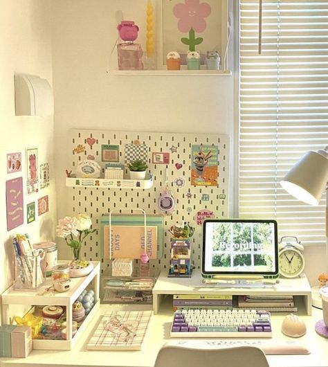 Dorm Desk Organization, Dorm Room Desk, Dorm Desk, Study Table Designs, Dream Desk, Study Desk Decor, Student Room, Dorm Wall Decor, Dorm Room Ideas