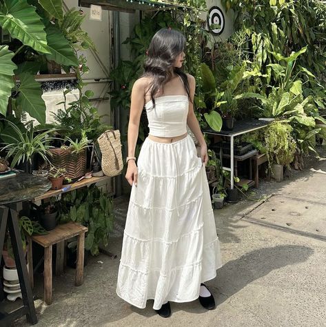 Flowy Skirt Outfit, Flowy Outfit, Outfit Pose, Skirt Outfit, Flowy Skirt, Boho Beach, Casual Style Outfits, Boyfriend Pictures, Skirt Outfits