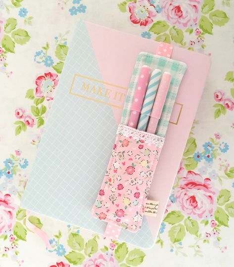 Journal Pen Holder – Ma & Me Designs Journal Pen Holder, Pen Holder Diy, Invisible Stitch, Pen Pouch, Small Sewing Projects, Take Notes, Pretty Fabric, English Paper Piecing, Easy Sewing Projects