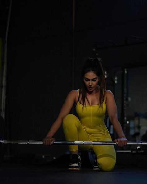 𝗬𝗘𝗦𝗛𝗔 SAGAR on Instagram: “DISCIPLINE - Do it even if you don’t feel like it. 📸 @harryjordanofficial 📍 @fitforgoodgym” Yesha Sagar, Momo Hot, Neha Malik, Lion Sketch, Fitness Models Female, Feel Like, Diva, Do It, Fitness Models