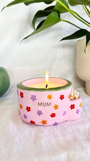 Sculpd | Craft Reinvented on Instagram: "Introducing your Mum’s favourite new candle ✨💖 #airdryclay #candlemaking #candlemaker #potterylove #candleaddict #mothersday #ceramics #clayart" Sculpd Candle Ideas, Candle Clay Pot, Air Dry Clay Makeup Holder, Clay Candle Pots, Sculpd Candle, Air Dry Clay Gifts For Mom, Sculpd Pottery Ideas, Diy Gifts For Mum, Clay Air Plant Holder