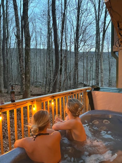 Winter Cabin Aesthetic, Big Cabin, Hocking Hills Cabins, Logan Ohio, Cozy Winter Cabin, Weekend Aesthetic, Cabin Weekend, Cabin Hot Tub, Cute Cabins