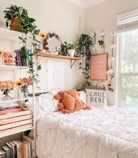 12 Teenage Girl Bedroom Ideas to Get Inspiration From - StoryNorth Boho Bedrooms, Bedroom Minimalist, Boho Bedroom Decor, Bedroom Boho, Small Room Bedroom, Green Wedding Shoes, Room Inspiration Bedroom, Room Ideas Bedroom, Bedroom Aesthetic