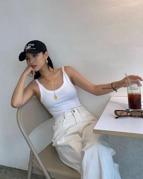 Coffee Date Outfit, Shirt Styling, Coffee Date Outfits, Coffee Outfit, Casual Day Outfits, Spring Fits, Korean Aesthetic, Looks Street Style, Aesthetic Aesthetic