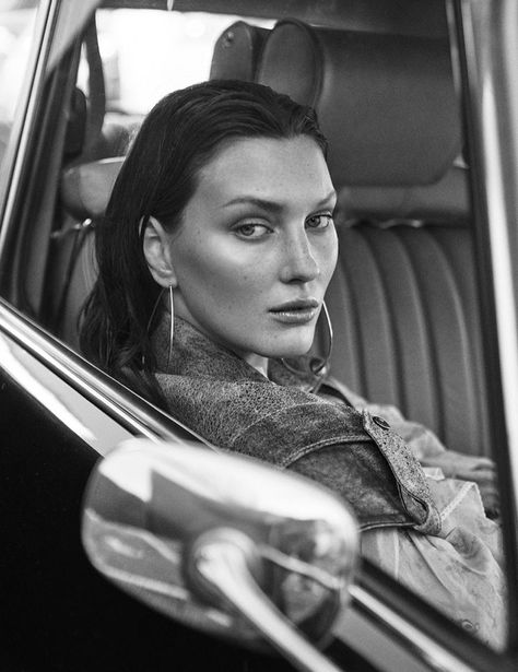 Veroniek Gielkens graces the pages of Mujer Hoy’s May 4th, 2019, issue. Photographer Jonathan Segade (Lighthouse Photographers Agency) captures the brunette in a wardrobe full of neutral hues. Styled by Jose Herrera, Veroniek channels relaxed yet elegant vibes posing in a vintage car. She wears the designs of Max Mara, Hermes and Coach 1941 amongst others. | Fashion Gone Rogue Car Editorial, Classic Car Photoshoot, Car Poses, May 4th, Vintage Photoshoot, Old School Cars, Fashion Photography Inspiration, Foto Poses, Retro Mode