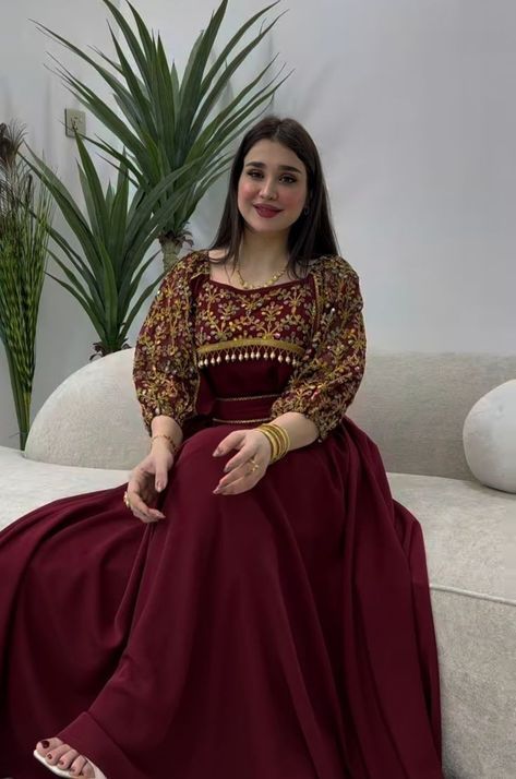 Skirts For Fall, Daytime Glam, Velvet Dress Designs, Chic Maxi Dresses, Pakistani Fancy Dresses, Beautiful Pakistani Dresses, Fancy Dresses Long, Modest Dresses Casual, Dress Design Patterns