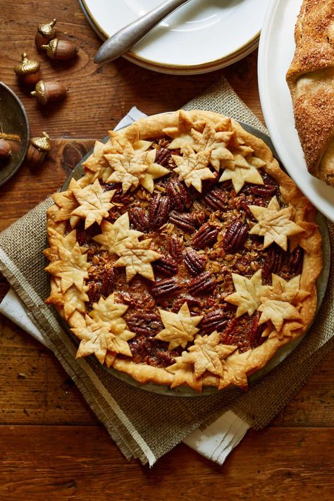 A delicious Maple Granola Pecan pie from Country Living that will look and taste fantastic on your Thanksgiving table.  Check out these recipes for Thanksgiving pies that not only look good but taste great!  #top5 #topfive #thanksgiving #thanksgivingpies #thanksgivingrecipes #thanksgivingideas #recipes Maple Granola, Thanksgiving Pie Recipes, Yummy Pie Recipes, Best Pecan Pie, Thanksgiving Pie, Thanksgiving Food Desserts, Thanksgiving Pies, Delicious Thanksgiving, Pecan Pie Recipe