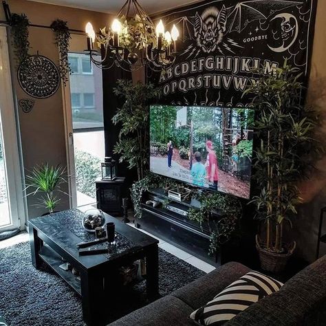 Whimsical Decor Home Vintage, Natural Gothic Decor, Victorian Entry Way Ideas, Thrifted Gothic Decor, Home Decor Gothic Modern, Goth Dream House, Modern Goth Bedroom Ideas, Black Pour Painting, Gothic House Decor Living Room