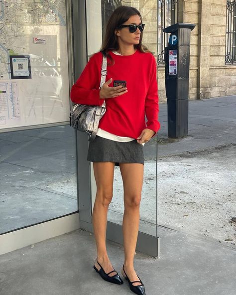 7 Classic Fall Outfit Ideas, Courtesy of French Women | Who What Wear Red Sweater Outfit, Estilo Hailey Baldwin, Grey Skirt, Miniskirt Outfits, Stil Inspiration, Mode Ootd, Ținută Casual, French Women, Red Sweater