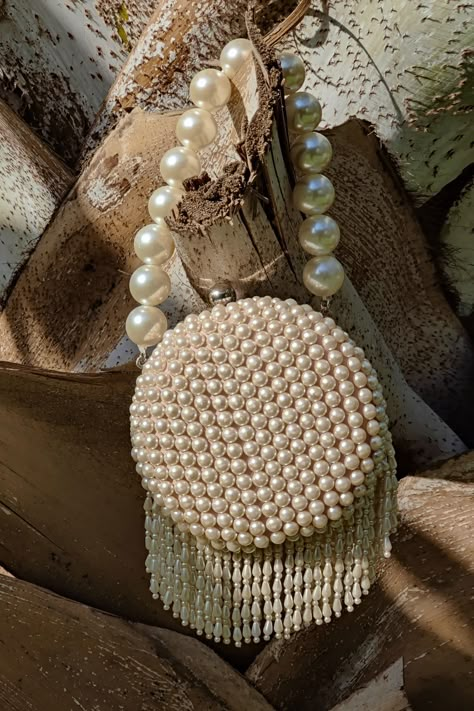 Pearl Bag Pattern, Diy Pearl Bag, Round Beaded Bag, Pearl Purses, Beads Bags Handmade, Pearls Bag, Pearl Bags, Round Bags, Pearl Purse