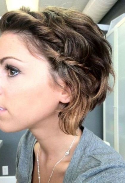 Loose side braid half updo: Pixy Bob, Choppy Bob, Get Glam, Short Hair Trends, Hairstyle Inspiration, Bohol, Penteado Cabelo Curto, Cute Hairstyles For Short Hair, Short Hair Updo