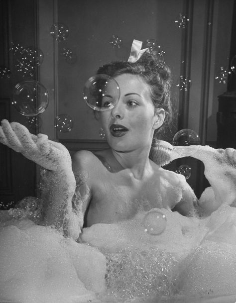 Jeanne Crain for LIFE Magazine, 1946 Bubble Bath Photography, Bathtub Photography, Photoshoot Vintage, Bath Aesthetic, Jeanne Crain, Dorothy Dandridge, Bath Photography, In The Bathtub, Vintage Photoshoot