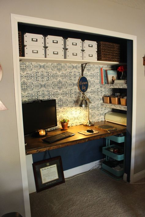 Closet Turned Office, Desk Closet, Cloffice Ideas, Closet Conversion, Sweet Bedroom, Craft Room Closet, Closet Desk, Home Office Closet, Office Closet