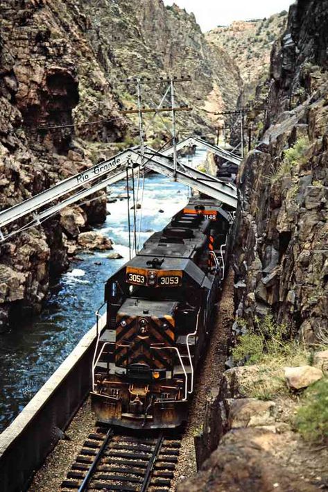 Track Photoshoot, Train Tracks Photography, Steam Trains Photography, Chicago Cityscape, Railroad Images, Railroad Pictures, Union Pacific Railroad, Railroad Photography, Train Art