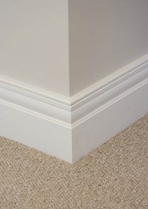 Thick Skirting Boards, Floor Skirting Ideas, Wall Wainscoting, Hamptons Interior Design, Hamptons House Exterior, Hamptons Style Interior, Floor Skirting, Capira, Baseboard Styles