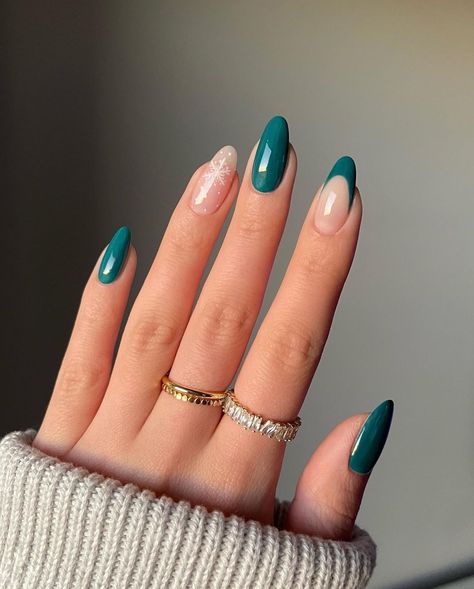 40 Top Winter Nail Designs to Try Nail Art Cute, Emerald Nails, Casual Nails, Winter Nail, Short Nail Designs, Xmas Nails, Classy Nails, Nails Inspo, Dope Nails